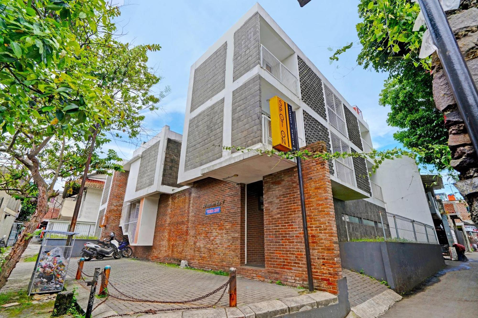Super Oyo 2190 Alamanda 7 Syariah Bandung Exterior photo